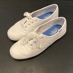 Worn a couple of times. Good condition.